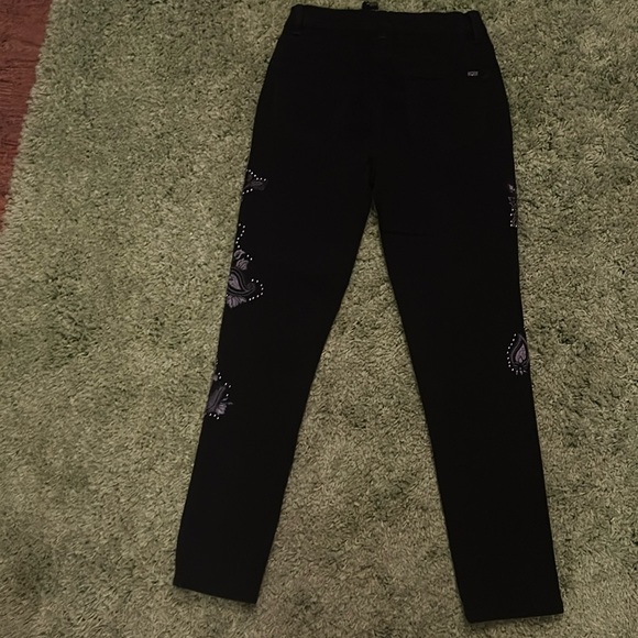 DG2 by Diane Gilman Black Floral Embroidered Jeans (Never Worn) - Picture 4 of 6